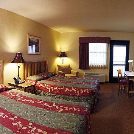 Kewadin St. Ignace Hotel Evergreen Shores 외부 사진