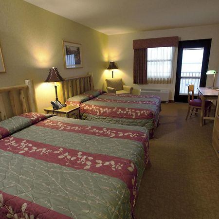 Kewadin St. Ignace Hotel Evergreen Shores 외부 사진